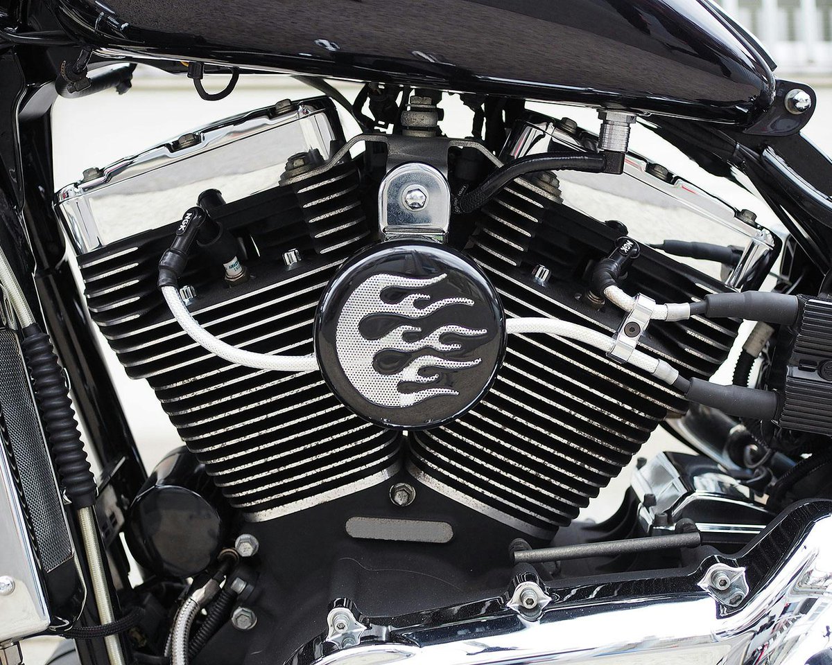 LucillaPenrx's tweet photo. Harley-Davidson-style Round Flame Horn Cover

Here’s how it looks installed
021894: Round Flame Horn Cover, Chrome
021895: Black

The stock horn cover may be chrome or black, but it lacks decorative flair. Add a Harley-style flame pattern with this https://t.co/4BcZEYOg09