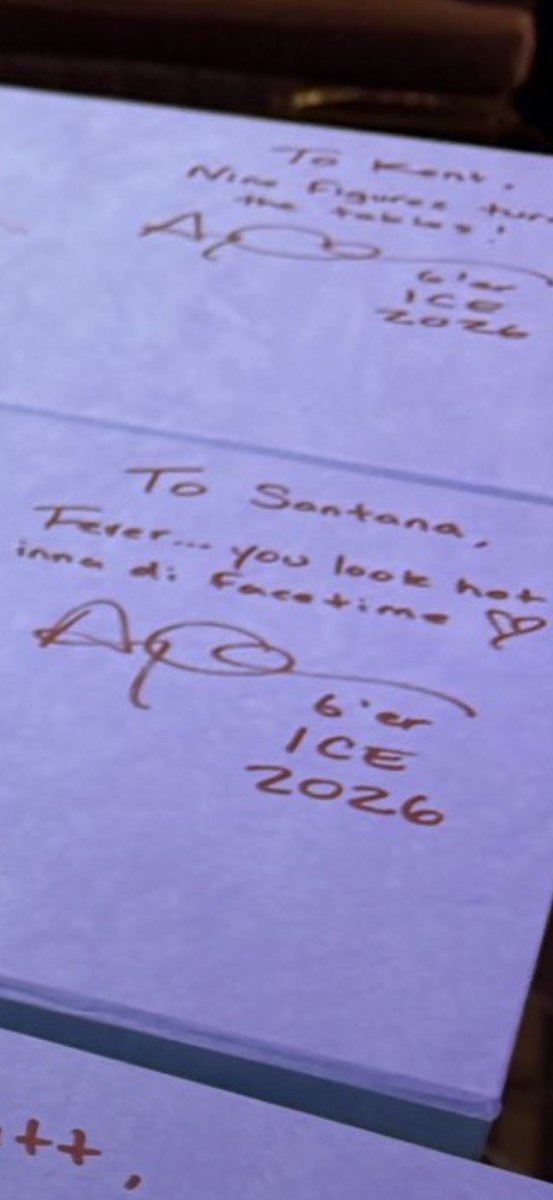 Dramahluv's tweet photo. Is this for 21 year old Molly Santana ??? Drake DiCaprio strikes again 😂😂 https://t.co/yhArga8OQd