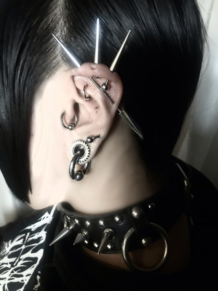 HINARINAchan12's tweet photo. イキりでピアス…？
開けたことなかったから分からないアラフォー https://t.co/r7GnPLNBiP