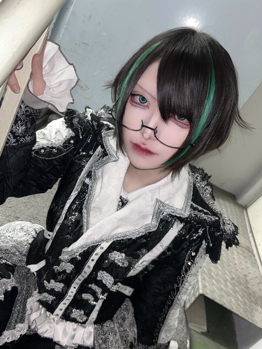 zero__doro's tweet photo. 押し寄せた闇 振り払って進むよ https://t.co/4xqdsTuyFk