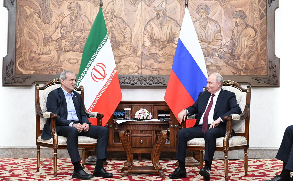 mfa_russia's tweet photo. 💬 President #Putin to President @drpezeshkian:

As I have said on many occasions, Russia stands in solidarity with the people of Iran. 

✊ We admire your courage &amp; resilience in defending your national interests.

https://t.co/5CWFumUE70

#RussiaIran https://t.co/5HSVoNP8Ay