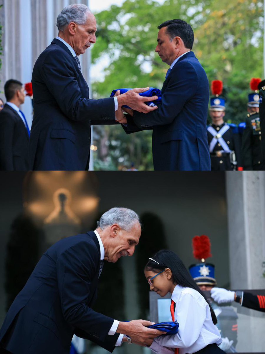 hnpresidencia's tweet photo. En el marco de los 205 años de la independencia patria, el presidente Nasry Asfura participó este martes en la izada de la Bandera Nacional.

Un gesto para renovar el compromiso con la patria: trabajar, cumplir y hacer por una Honduras próspera para todos.

Honduras nos une https://t.co/T6mshtGWay