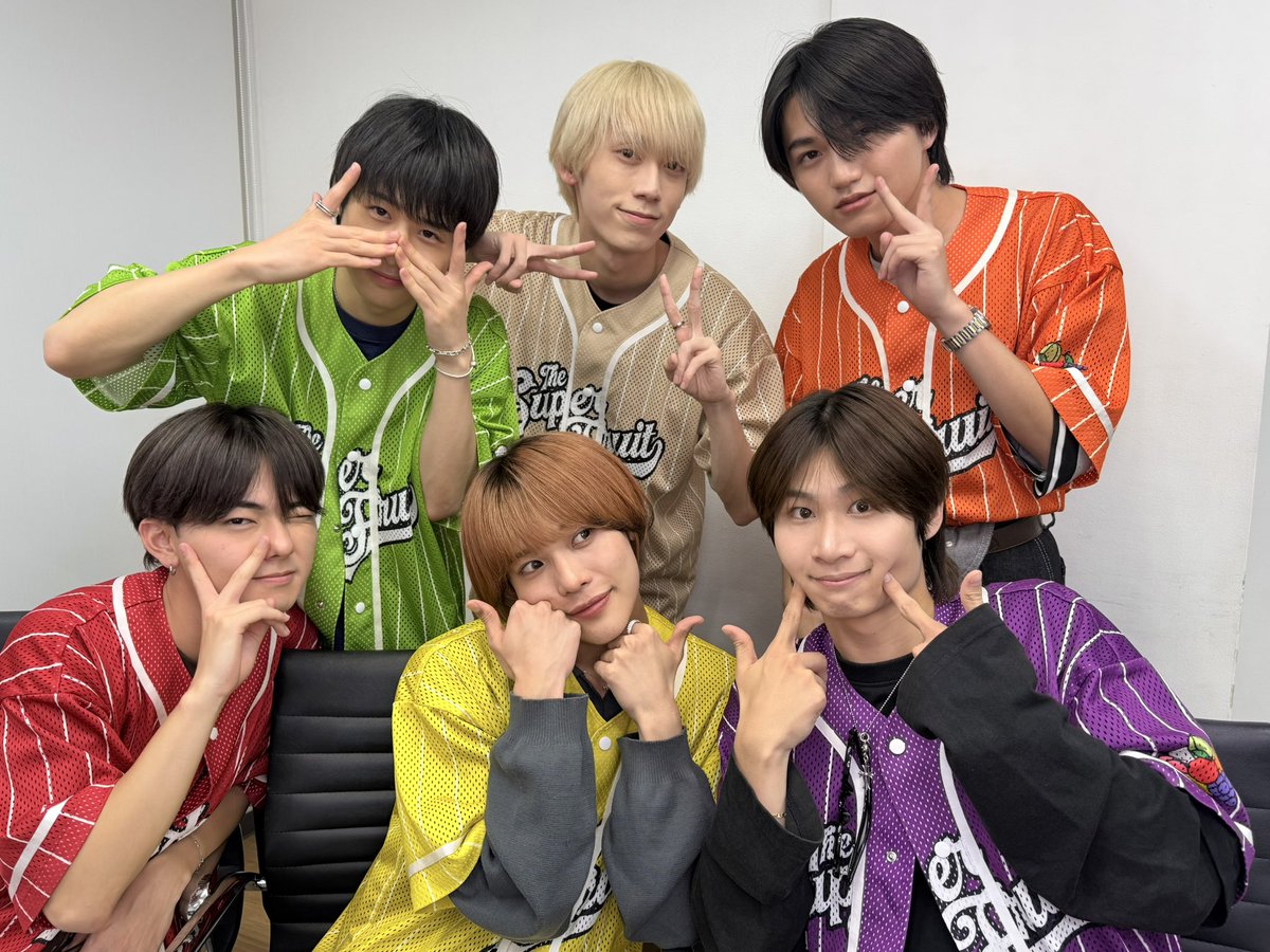 supafuru_info's tweet photo. ✏︎✏︎✏︎✏︎✏︎✏︎
 OFF SHOT
✏︎✏︎✏︎✏︎✏︎✏︎

お題：ポーズ一致🕺✨

本日はスパチャレ# 15ありがとうございます🍏✨
次回以降も毎週火曜日21:00より、メンバー7人団結して色んなチャレンジに挑戦していきます💨💨
次回の日直は #鈴木志音 🍇🌟

#スパフル #スパチャレ https://t.co/s4xBPEISZq