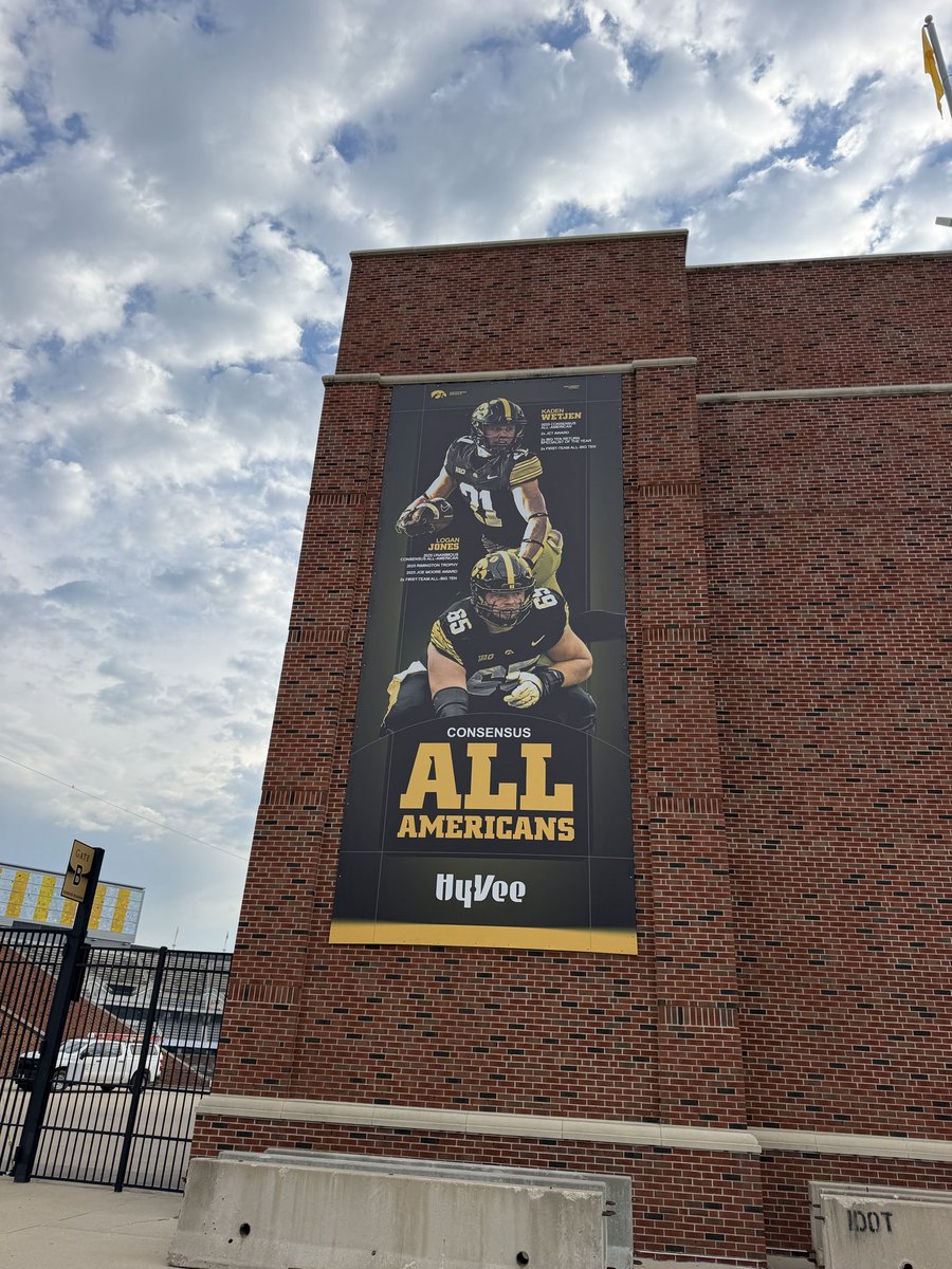 sadhawkeyefan's tweet photo. New banner hanging outside of the student section entrance honoring Kaden Wetjen and Logan Jones https://t.co/DvMH08g1Fk