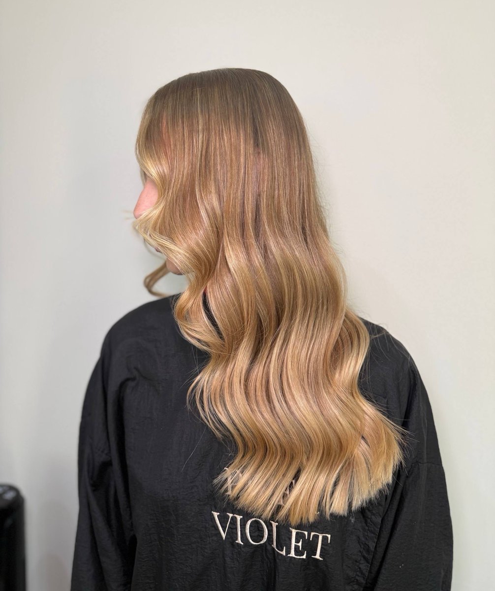 ahsenilayda2's tweet photo. HONEY GLOW

From brassy and grown out to seamless, high-gloss honey blonde. Team before or after? Hair by @rachel_piperviolethair https://t.co/joOcnFZQF5