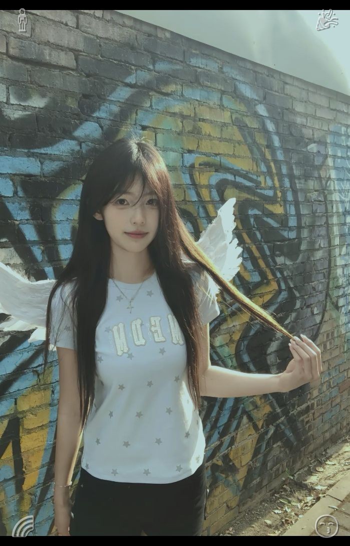 aidyn57211's tweet photo. ☀️ An Evening Stroll As the afternoon wound down, Lila switched into a relaxed autumn outfit—a flannel shirt knotted at her hips, a plain white tee, dark denim, and ankle-high brown boots. Finishing the look with shades, she nailed that effortless, chill aesthetic. https://t.co/XPIx8Uzdb0