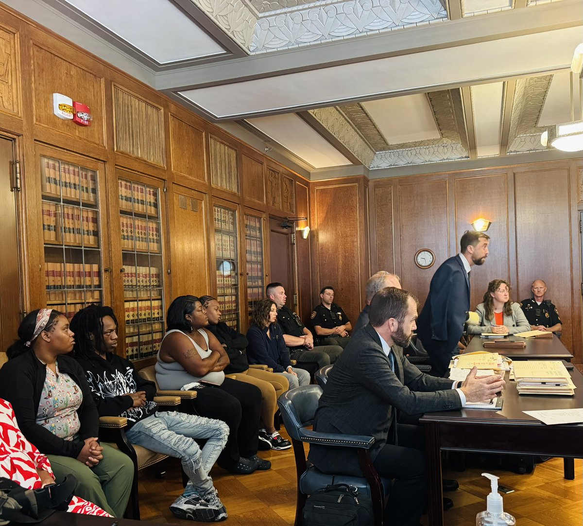 marellasp's tweet photo. Family, including mother of 14-year-old murdered in Price Hill in court for juvenile suspect’s hearing. It’s possible 16-year-old’s case could be handled in Montgomery County bc of existing case there. Judge will decide where case will proceed at a pretrial hearing 9/15. @Local12 https://t.co/CTVZXeoFjT