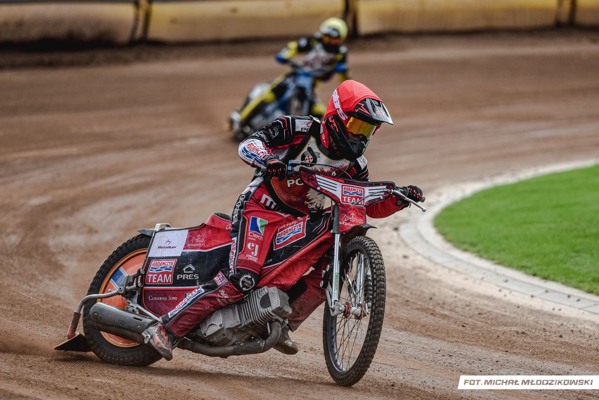 PoloniaBDG's tweet photo. Kacper Tereszczuk, Dominik Jendrzejewski i Mikołaj Teske z licencjami w klasie 500cc! 🔥

Cała trójka zdała dziś w Bydgoszczy egzamin i zrobiła kolejny ważny krok w swojej żużlowej karierze.

Gratulujemy chłopakom oraz trenerom i całej ekipie Akademii Czarnego Gryfa! https://t.co/p74397kMLX