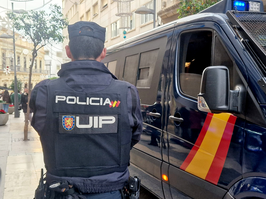 Actualidad_Pol's tweet photo. 🇪🇸 Un menor magrebí de 17 años agrede sexualmente a dos niñas de 10 y 11 años en Ceuta.

Podrá ser TRASLADADO a otro centro de MENAS en la península https://t.co/YU7EI8JvnG