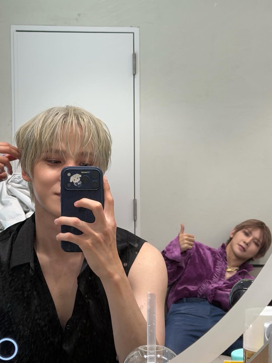 dewx2_atz's tweet photo. 윤호 셀카에 등장하는 여상이 특 : 묘하게 동생미 있음 https://t.co/qm64QWff0o