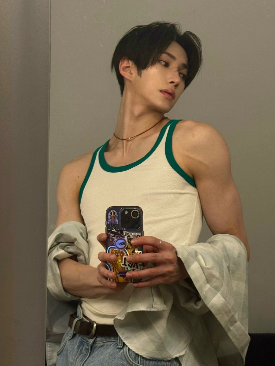 ZJH_27's tweet photo. 260901 #아르노 🧤 https://t.co/EjeJQVB6YE