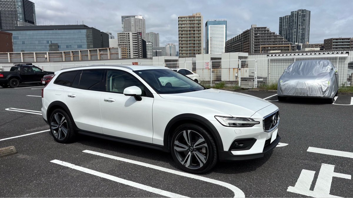 blacoffee's tweet photo. ステップワゴンで今回のV60CCなので6台目のマイカーだ！ https://t.co/IMMnQRpdJF