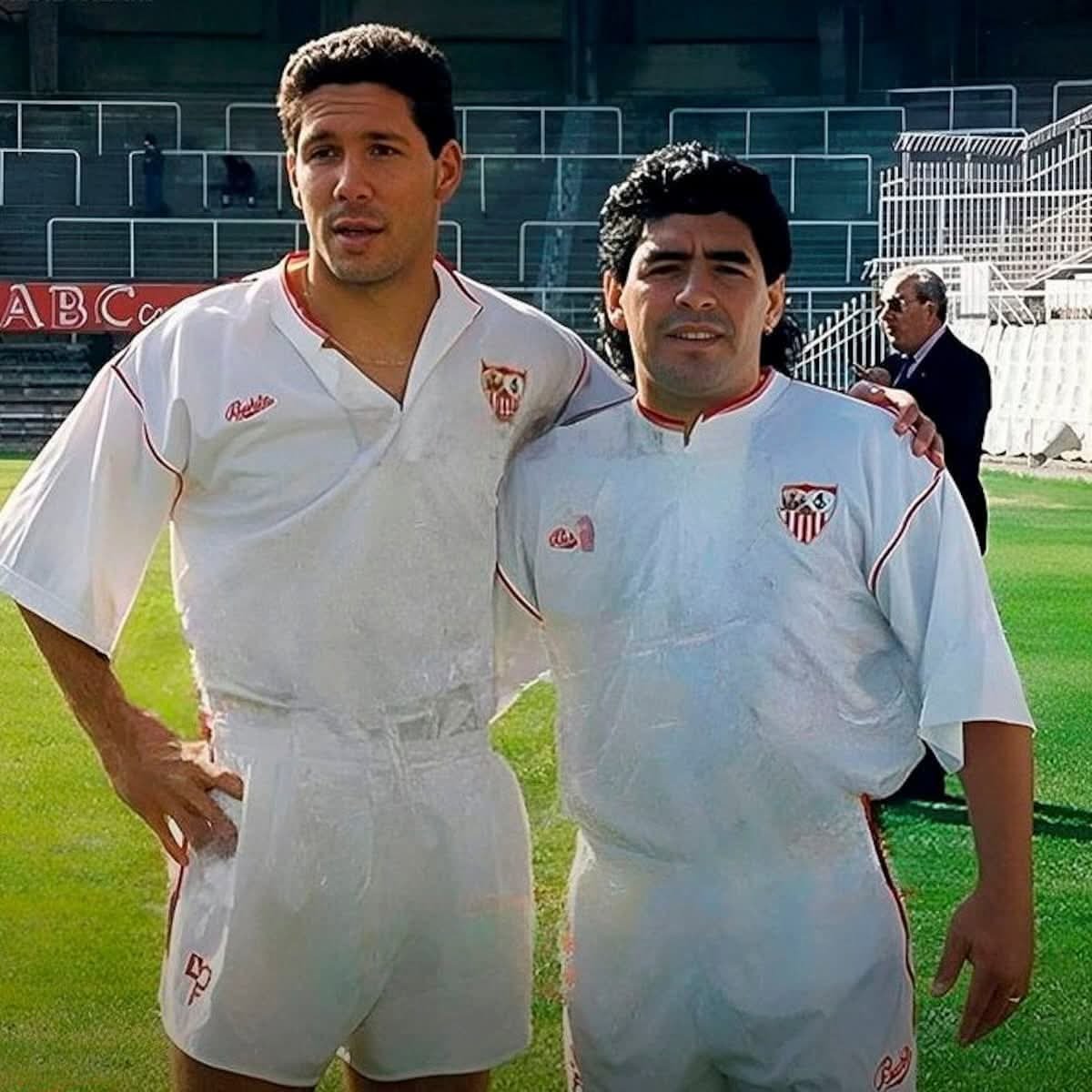 KarlM78414's tweet photo. Simeone y Maradona
Sevilla FC, 1992-1993 https://t.co/CgvBVHk0pr