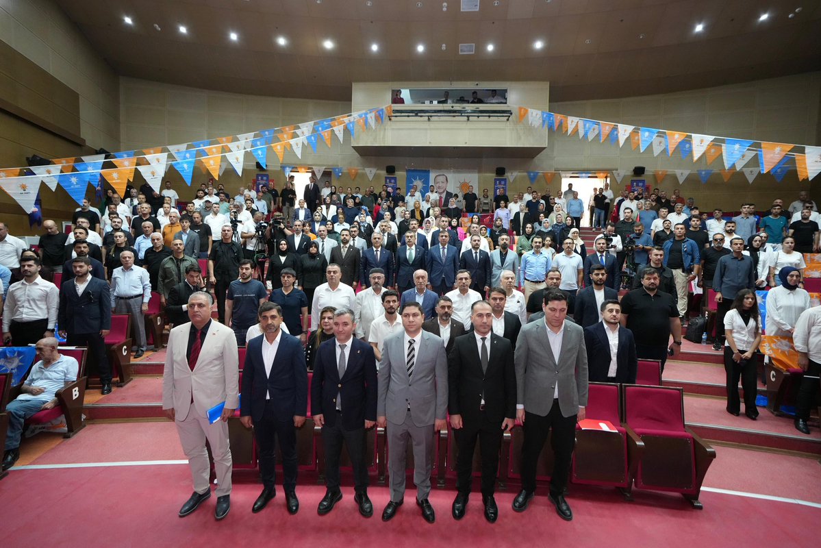 Yusuf__Tekin's tweet photo. 📍 Batman

AK Parti Batman Merkez İlçe Danışma Meclisi Toplantısı’na katıldık, kıymetli teşkilatımızla istişarelerde bulunarak çalışmalarımızı değerlendirdik.

AK Parti olarak Cumhurbaşkanımız Sayın Recep Tayyip Erdoğan’ın liderliğinde evlatlarımıza huzurlu, güvenli, müreffeh ve güçlü bir Türkiye emanet etmek en büyük gayemizdir. Bu hedef doğrultusunda çalışmalarımızı kararlılıkla sürdüreceğiz.

Toplantıya iştirak eden kıymetli teşkilat üyelerimize çalışmalarında muvaffakiyetler diliyor, toplantımızın hayırlı sonuçlara vesile olmasını Yüce Allah’tan niyaz ediyorum.