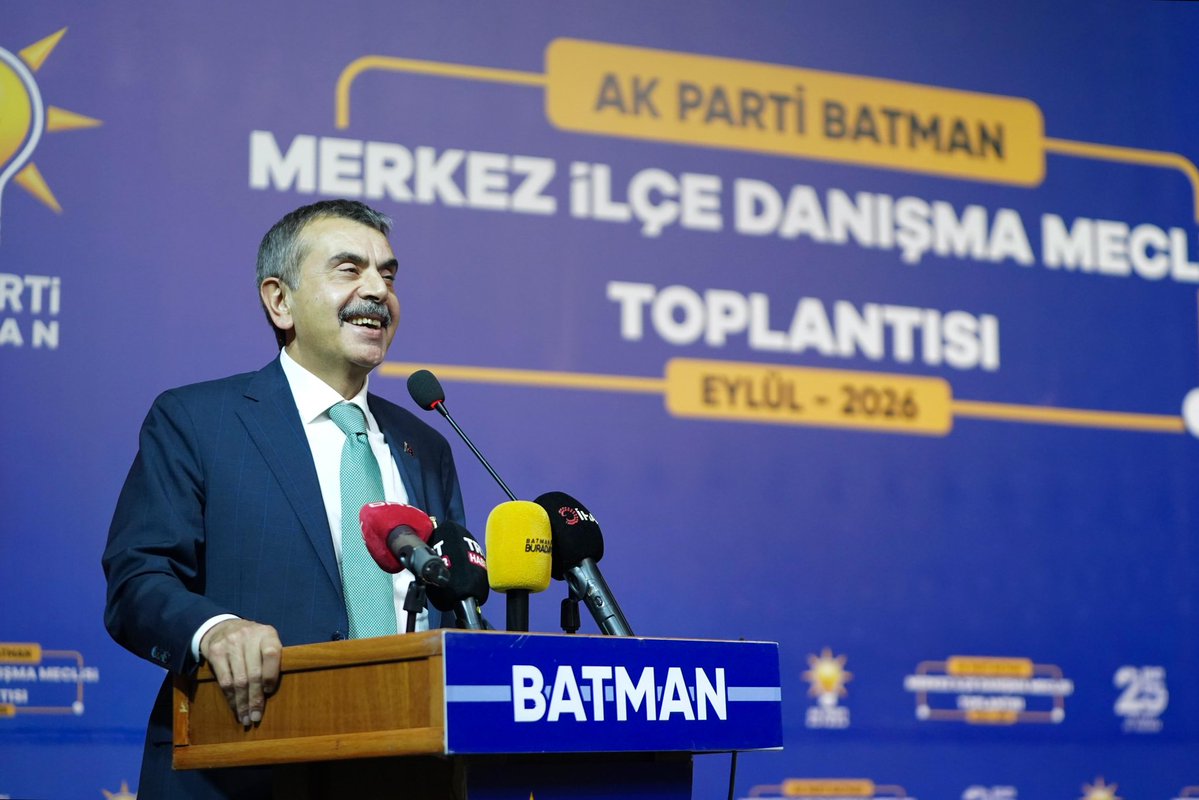 Yusuf__Tekin's tweet photo. 📍 Batman

AK Parti Batman Merkez İlçe Danışma Meclisi Toplantısı’na katıldık, kıymetli teşkilatımızla istişarelerde bulunarak çalışmalarımızı değerlendirdik.

AK Parti olarak Cumhurbaşkanımız Sayın Recep Tayyip Erdoğan’ın liderliğinde evlatlarımıza huzurlu, güvenli, müreffeh ve güçlü bir Türkiye emanet etmek en büyük gayemizdir. Bu hedef doğrultusunda çalışmalarımızı kararlılıkla sürdüreceğiz.

Toplantıya iştirak eden kıymetli teşkilat üyelerimize çalışmalarında muvaffakiyetler diliyor, toplantımızın hayırlı sonuçlara vesile olmasını Yüce Allah’tan niyaz ediyorum.