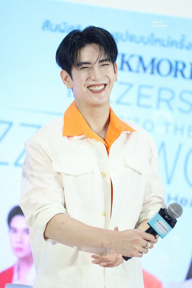 checkchawder's tweet photo. ก็ยังเป็นรอยยิ้มที่ชอบมาเสมอ #sea_tawinan 

JIMMYSEA BLACKMORES PARAGON
#BlackmoresFizzersxJimmySeaNamtan https://t.co/MYO3gQkFbA