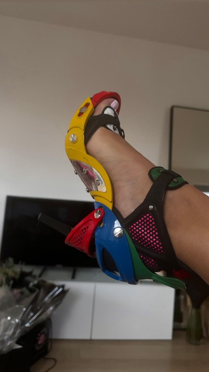 aaestheticbrain's tweet photo. balenciaga fall 2007 colorblock “lego" heels 🖤 https://t.co/49pZuthOBf