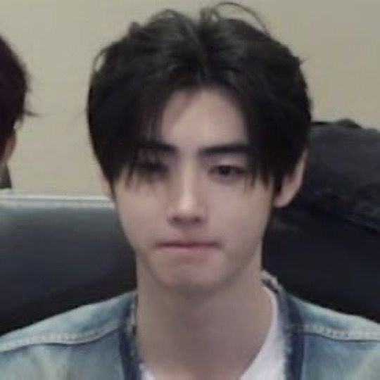 meungdhoon's tweet photo. 모고모고 모그모그 모구모구..? 어..? https://t.co/gg5bR4uu4Y