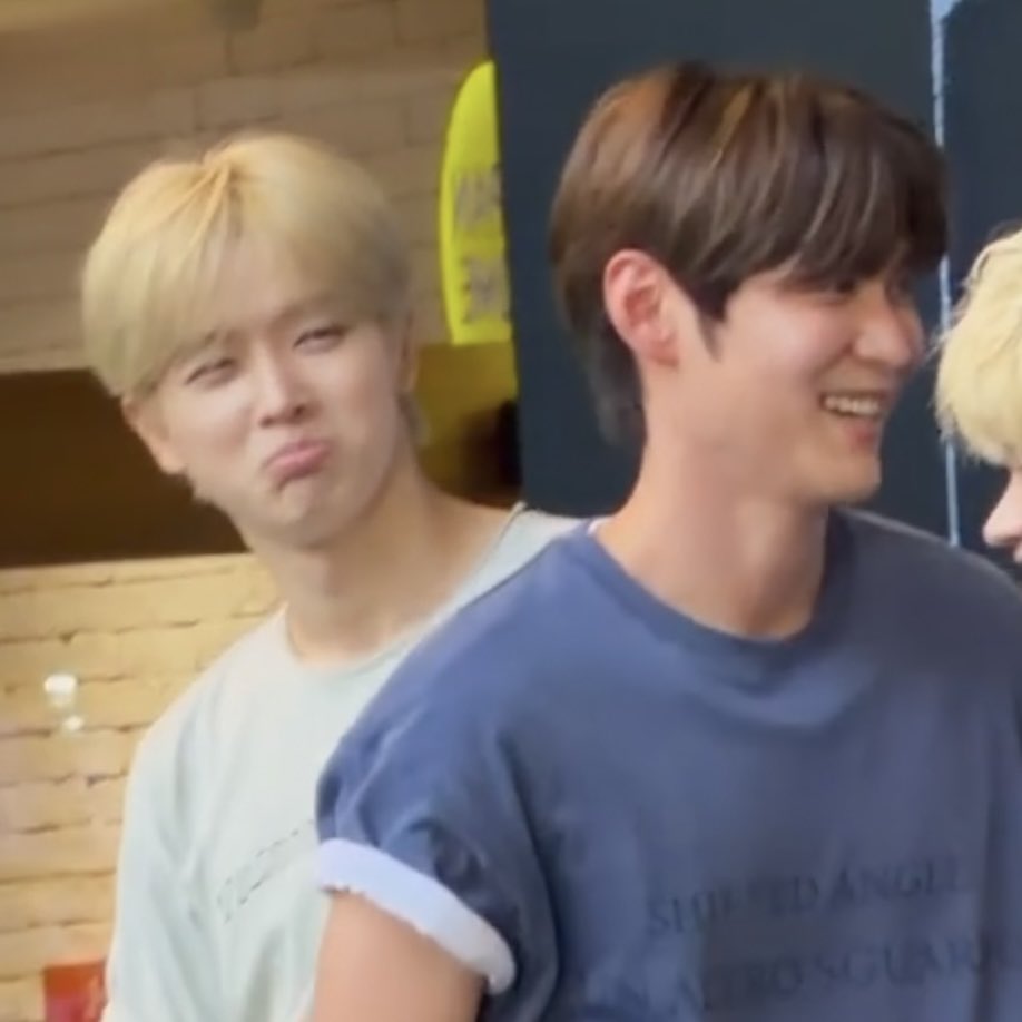 ruuuuusc's tweet photo. 이구도 영원즈 영원하길 진짜씹존귀니깤ㅋㅋ https://t.co/VaU6Oo4VXr
