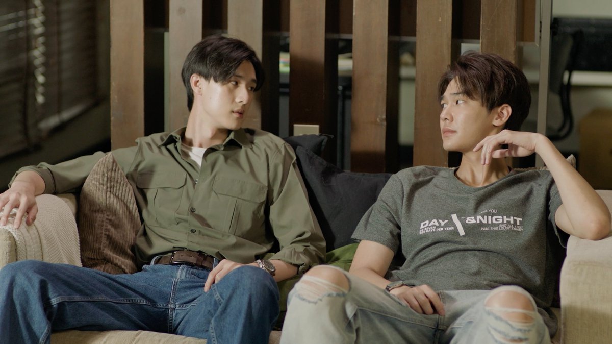 GMMTV's tweet photo. ซีรีส์มี 10 ตอน แต่เคย์กับภัทรผลัดกันเป็นห่วงกันและกันไปแล้ว 100 ตอน เอาไง 😌
#MrKillSeriesEP9
@dew_jsu @vitheepanich https://t.co/T2NvoJOia2