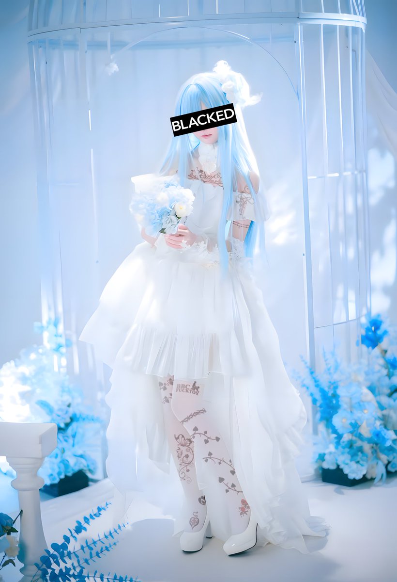 syunol_'s tweet photo. 5kfo了，更新一期cos
“婚纱...？才不是为你穿的，这可是我为了生下黑爹的孩子做出的选择呢...指挥官的可怜小肉虫只配在我的高跟鞋下泄精...只有黑爹高贵的精子才能进入我的子宫~哼哼，指挥官就狠狠的被我踩在脚下当我和黑爹的脚垫吧！.......”
#媚黑 #媚黑改图 #NTR #媚黑航线 #QOS #BBC #BNWO #blackowned  #snowbunny