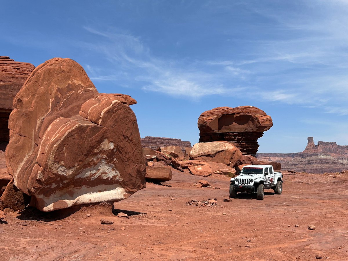 PortalToursMoab's tweet photo. Getting to the backcountry is a surprisingly short commute.

#PortalOffroadTours #Portal2Adventure #MoabRocks #OpenThePortal #ServedOnTheRocks https://t.co/qAFGYNEEiZ