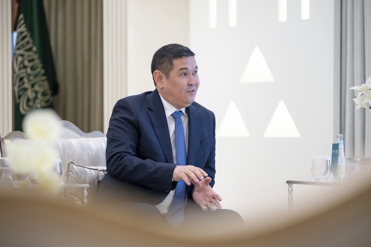 ppgovsa's tweet photo. معالي النائب العام د. خالد اليوسف وسعادة سفير كازاخستان لدى المملكة السيد ماديار مينيلبيكوف يستعرضان مجالات التعاون النيابي وسبل تطويرها.

#النيابة_العامة https://t.co/zKNE8Gmttz