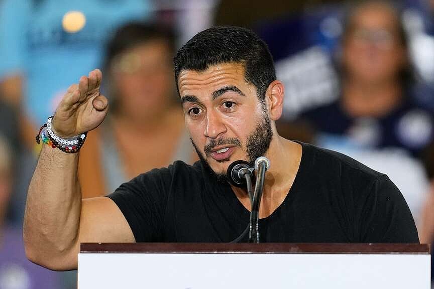 PpollingNumbers's tweet photo. New - Senate poll - Michigan 

🔵 El-Sayed 50%
🔴 Rogers 45%

MSU (YouGov) #B - LV - 8/20 https://t.co/6tdZi6x9U8