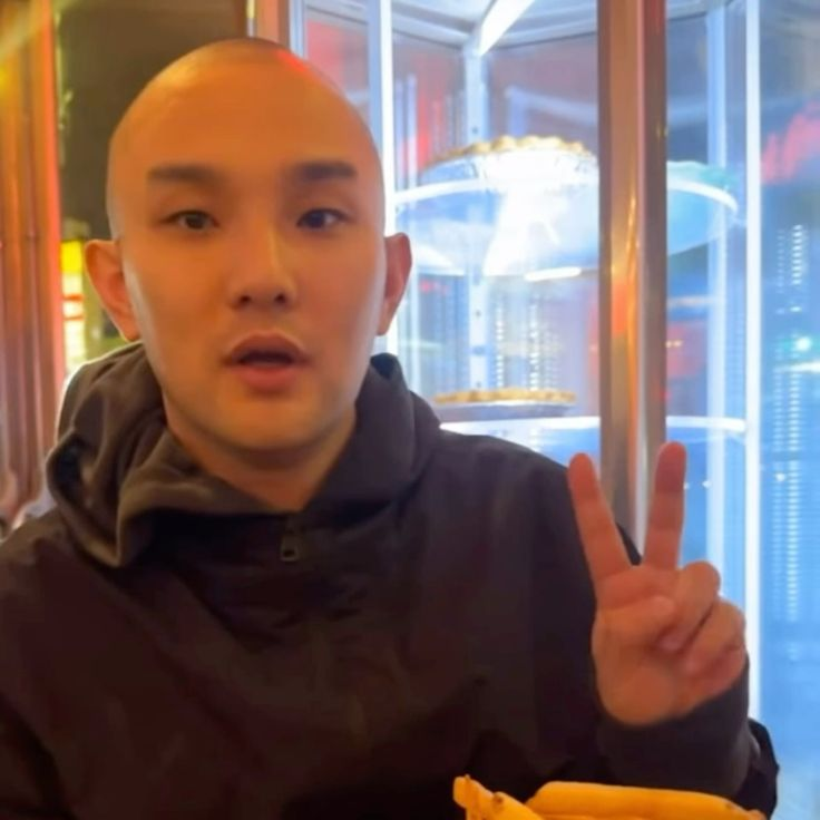 jeonghaniieyo's tweet photo. they will rub their bald heads together from which the spark would be produced and then the electricity will be plugged into their studios to create THEE next generational banger 

mere 2 takle chaman 🥹🫶🏻 https://t.co/bhnKaSvGGi
