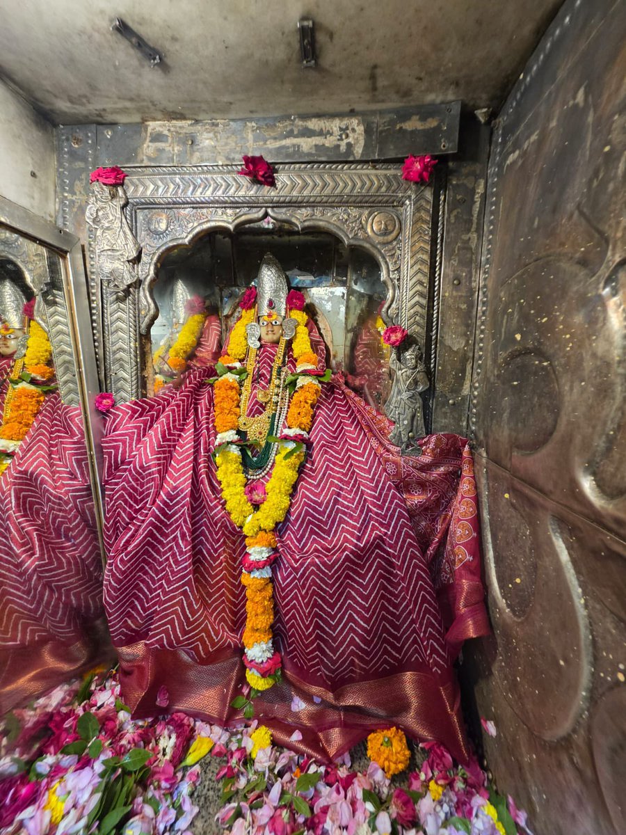 12Jyotirling's tweet photo. श्री ॐकारेश्वर ज्योतिर्लिंग संध्याकालीन आरती श्रृंगार | 01.09.2026

Shri Omkareshwar Jyotirlinga Evening Aarti Shringar | 01.09.2026 https://t.co/YTnvmaw66w