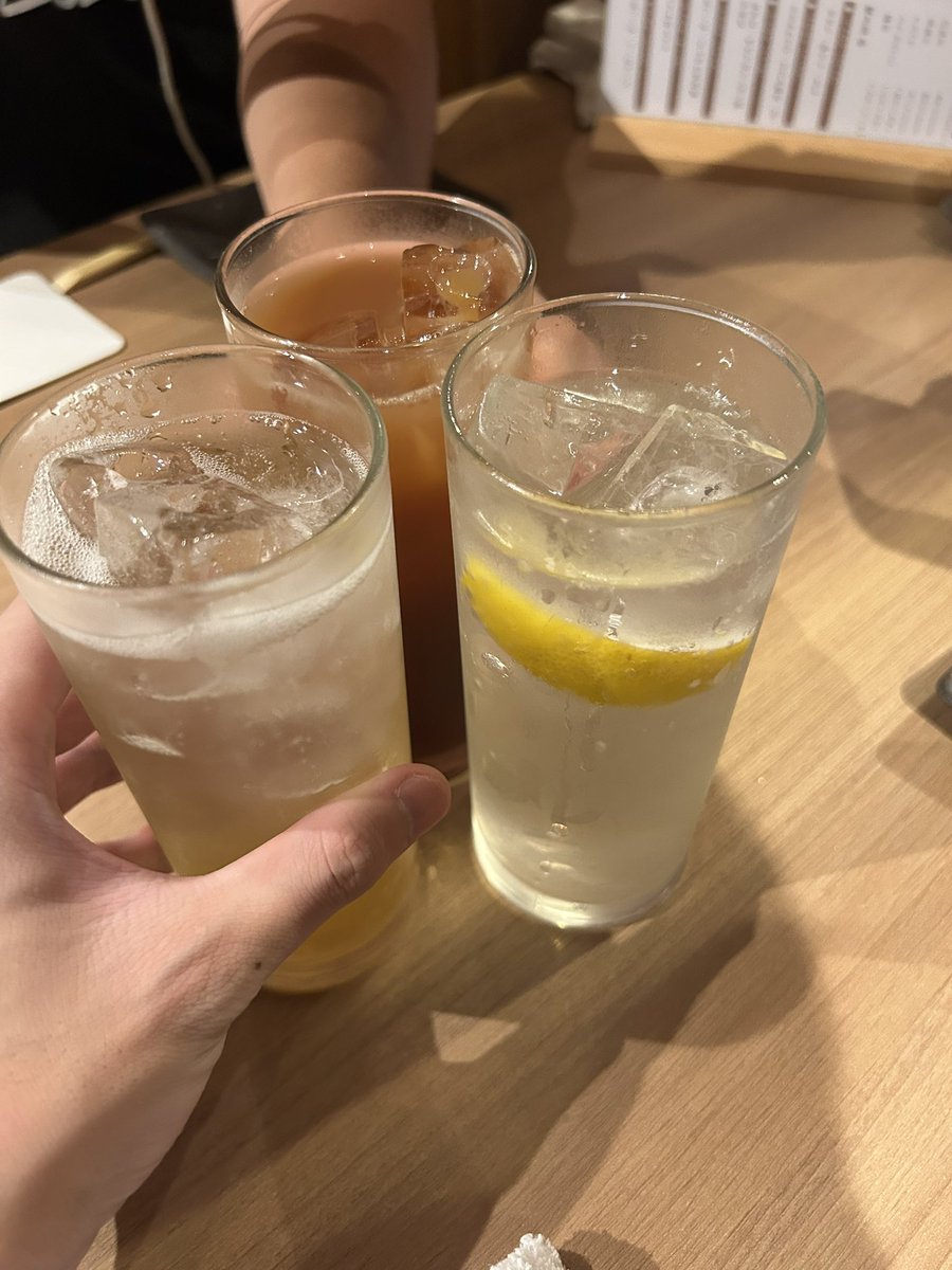 sina__rio's tweet photo. 9連敗阻止からの酒。

しっかり俺たちの3階もやっときました。 https://t.co/AVh5Up0vcK