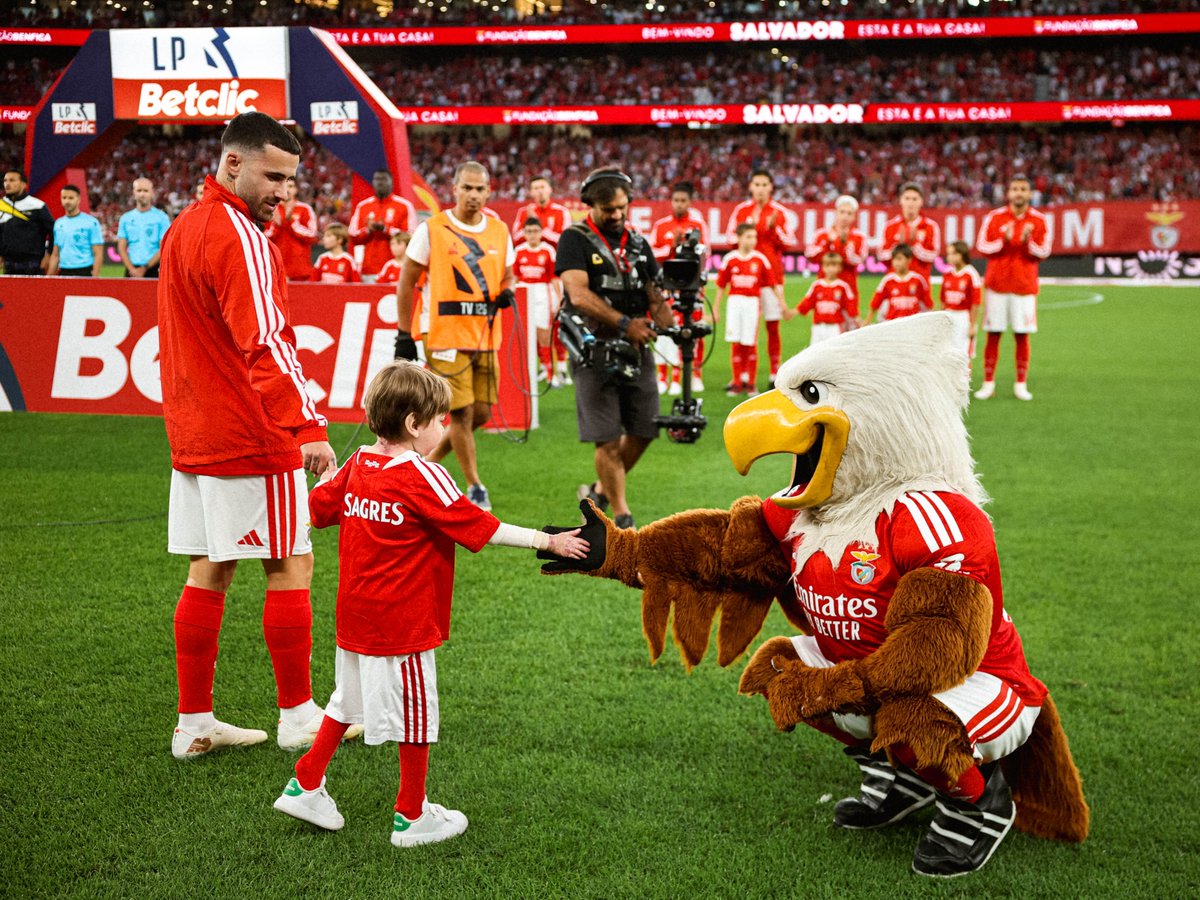 SLBenfica's tweet photo. O sonho do Salvador! 💫

#FundaçãoBenfica https://t.co/RNDZ32Bqcm