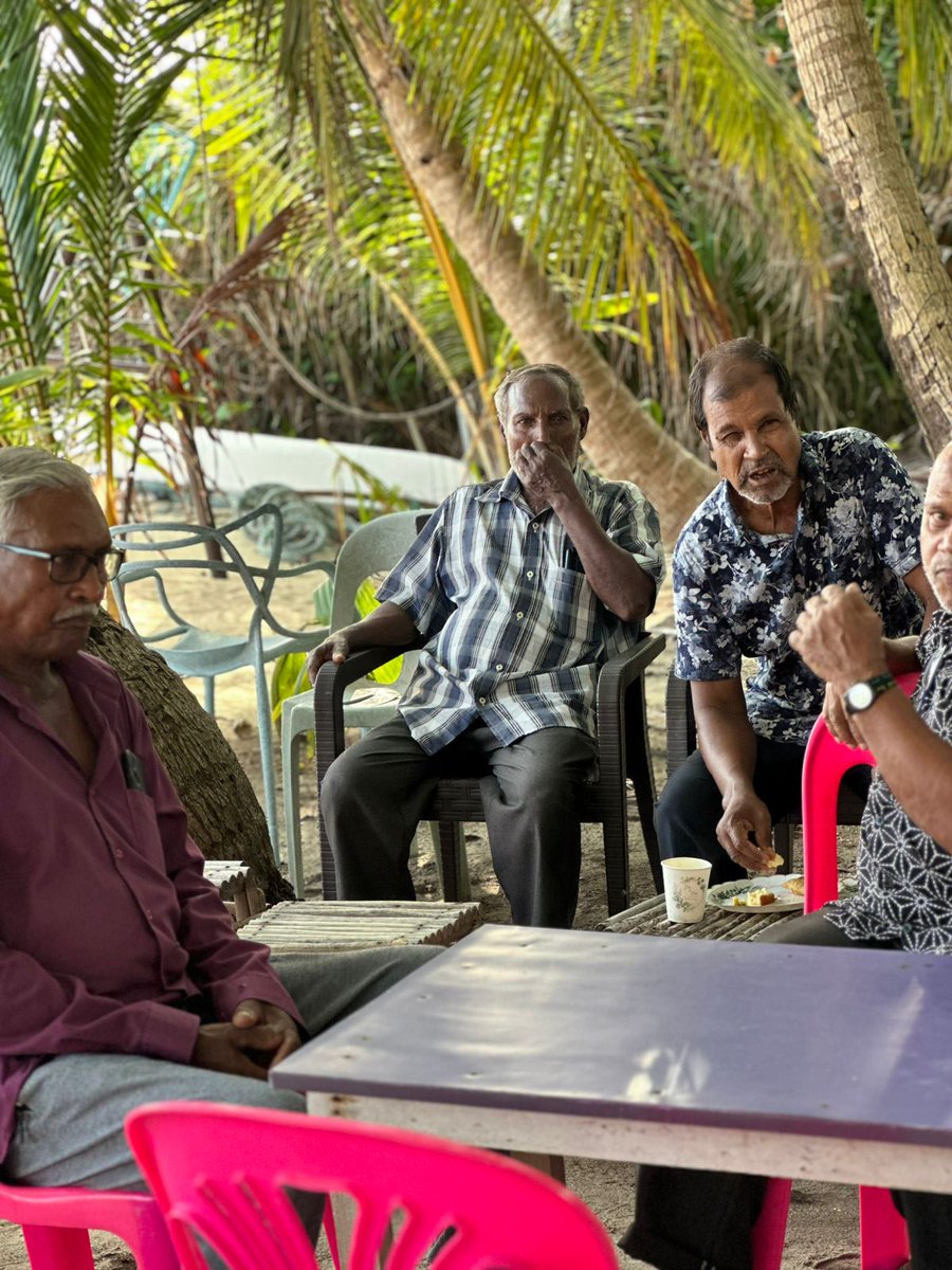 khadheejaAli1's tweet photo. An evening of meaningful conversations with the people of Alifushi. ☕🇲🇻

Our MP @YathalAbdull  took the time to listen to islanders’ concerns, discuss their needs, and explore practical ways to bring further improvements and development to our community. https://t.co/bhQLnl1BUx