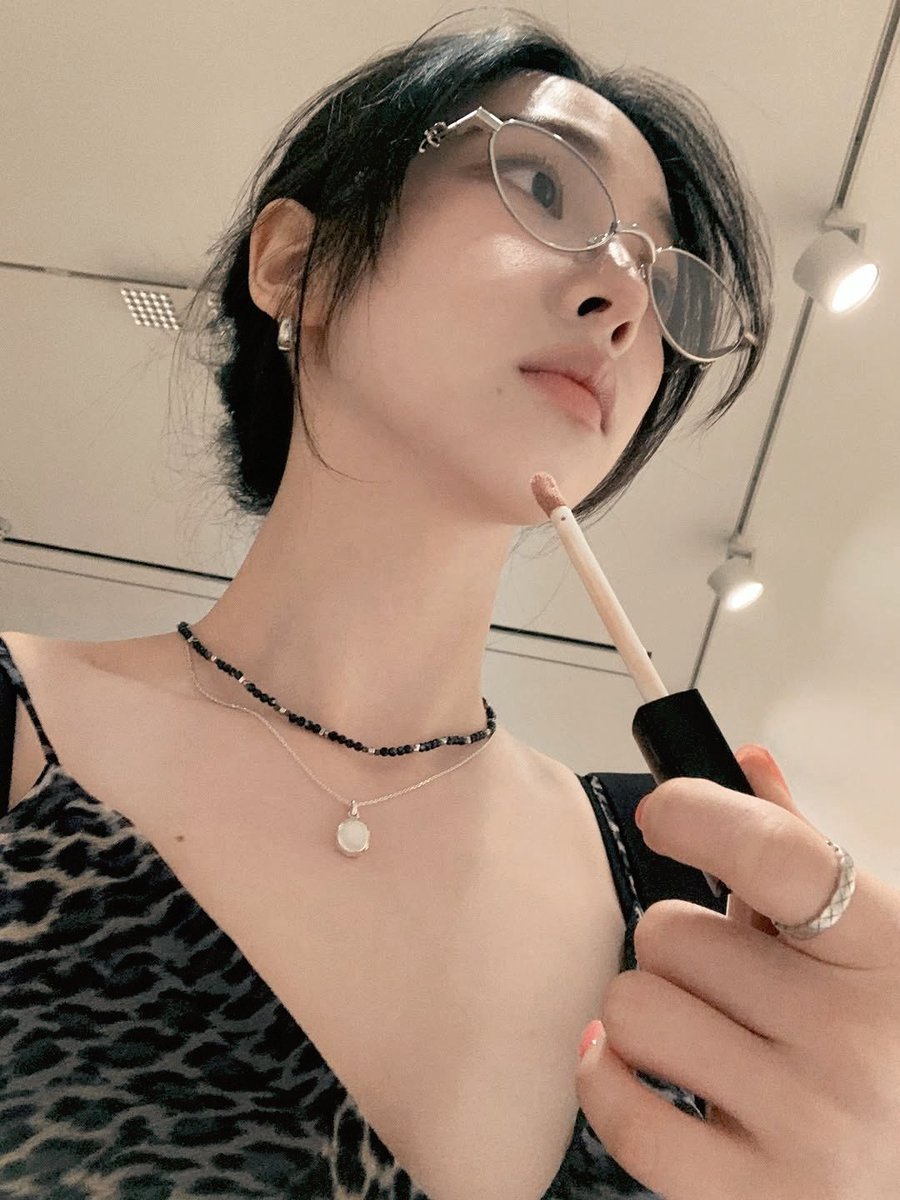kawxrina's tweet photo. Caught from both sides. https://t.co/Uj3dYa92Pg