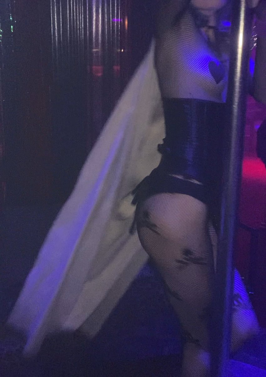 Cryptpupp3's tweet photo. I know exactly how to handle a broomstick, but I prefer two wheels.

#slut #tits #ass #roundass #slutty #nsfwtwt #goodgirl #nsfw #puppygirl #dominate #findom #needy #sizequeen #bdsm #spanking #rough #handprint #payme #sellingcontent #content https://t.co/w7NeO032eE
