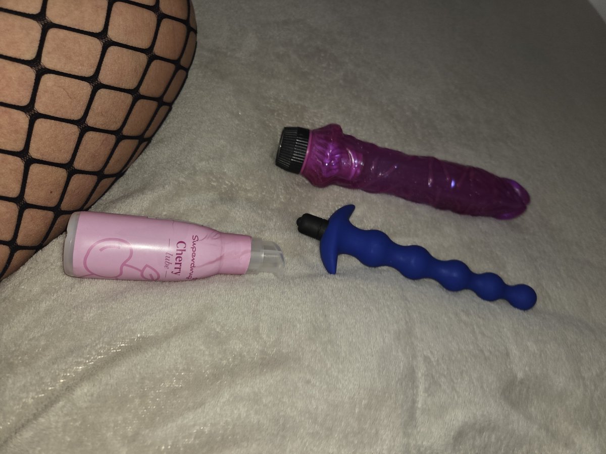 bustywelshie's tweet photo. When you get an early finish from work lets have a play before job number 2 💋💦💦 #hornybitch #sextoys #bbw #bigtits 💋💋 https://t.co/2QHAiWt2Yb