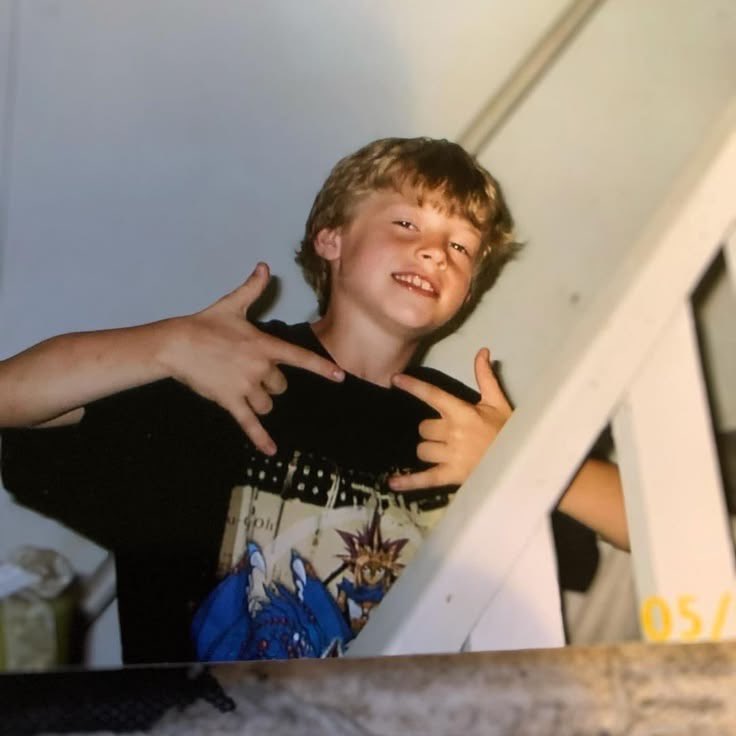 mattedamon's tweet photo. Encuentren la diferencia entre Mason y Matt 😎🤟🏻🖕🏻 https://t.co/Du0epAZ0E6