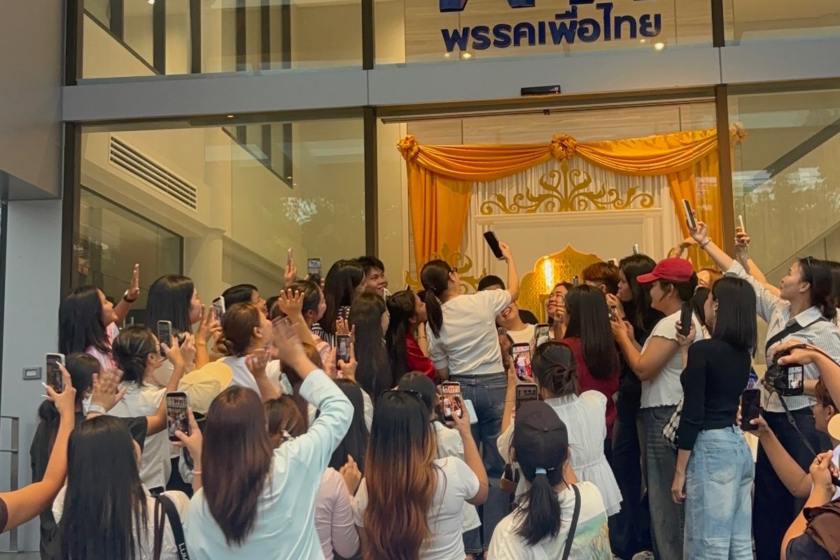 qsbambies's tweet photo. เข้าปีที่6 เราอาจจะเป็นคนที่บังเอิญได้มารู้จักพี่
ในช่วงเปลี่ยนผ่านของชีวิตวัยเด็ก วัยรุ่น และการเป็นผู้ใหญ่ ขอบคุณที่เติบโตมาอย่างดีจนทำให้เราได้มีโอกาสเติบโตมาอย่างดีเช่นกัน 

ขอให้พี่มีความสุขมากที่สุดเหมือนกับที่พี่เป็นความสุขให้พวกเราเสมอมา @j_sindhuprai https://t.co/xb47Tk6xIF