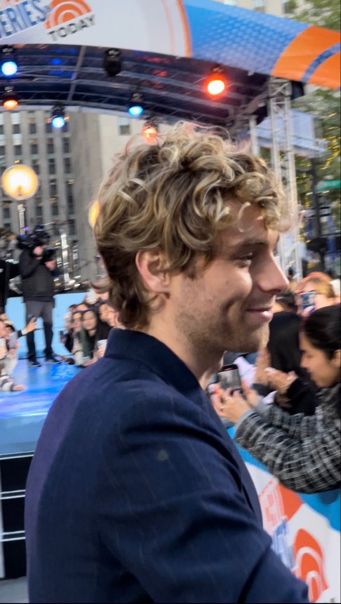 lollapawinnah's tweet photo. the curls, the dimples, the glitter and the softest smile on earth 🥹 https://t.co/Lpy8WSN8tO