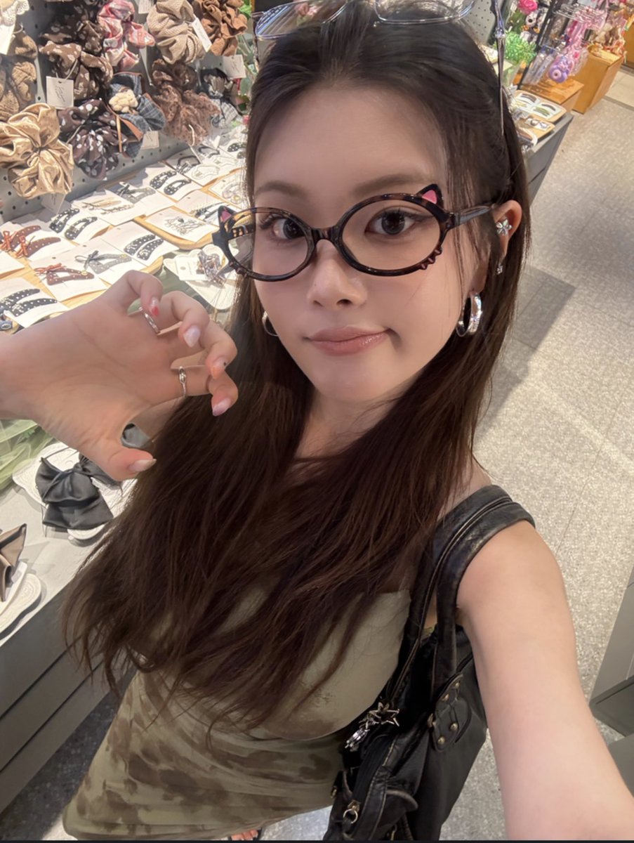 Swan_global_'s tweet photo. 🦢🪭 ———♥︎✧ ˖°———
#Swan #ParkSujin #수안 #feathers https://t.co/QyK3z0Pxty