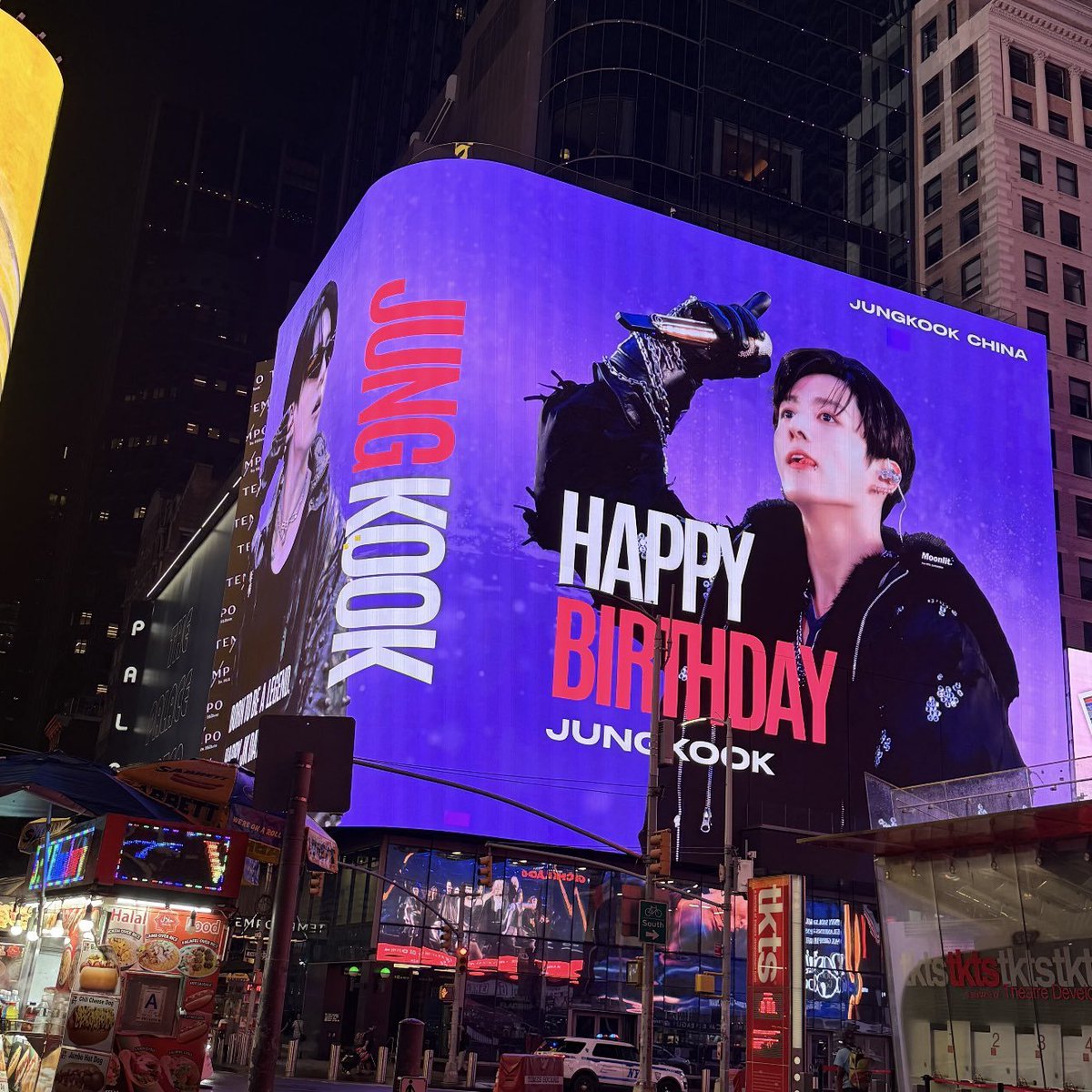 dailyjkpraise's tweet photo. Jungkook’s birthday billboard takeover in Times Square, New York, right at the spot of his legendary performance (TSX). Project by @Jungkook__China https://t.co/iapwbjir3R
