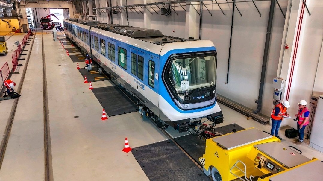 Stellaire_FR's tweet photo. Cet été🌞, Alstom a livré seulement :
1 MF19 sur la ligne 10
1 MF19 sur la ligne 13
1 MRV sur la ligne 18

C’est trop peu !

Cette lenteur n’est pas acceptable

Il va falloir accélérer la cadence...

@Alstom @IDFmobilites @ClientsRATP @Metro_Insolite @Plusdetrains #Metro #Parisn https://t.co/pWwj3c27iU