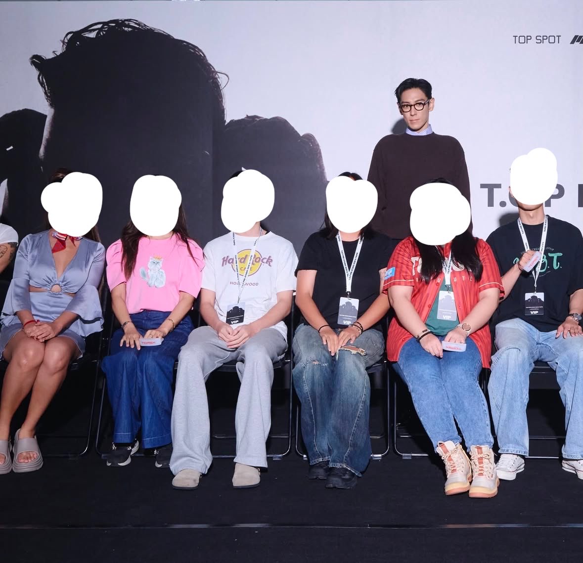 xbaejiri's tweet photo. The way he’s just standing there as if its not a picture with him😭 https://t.co/m9bwUR4CQS