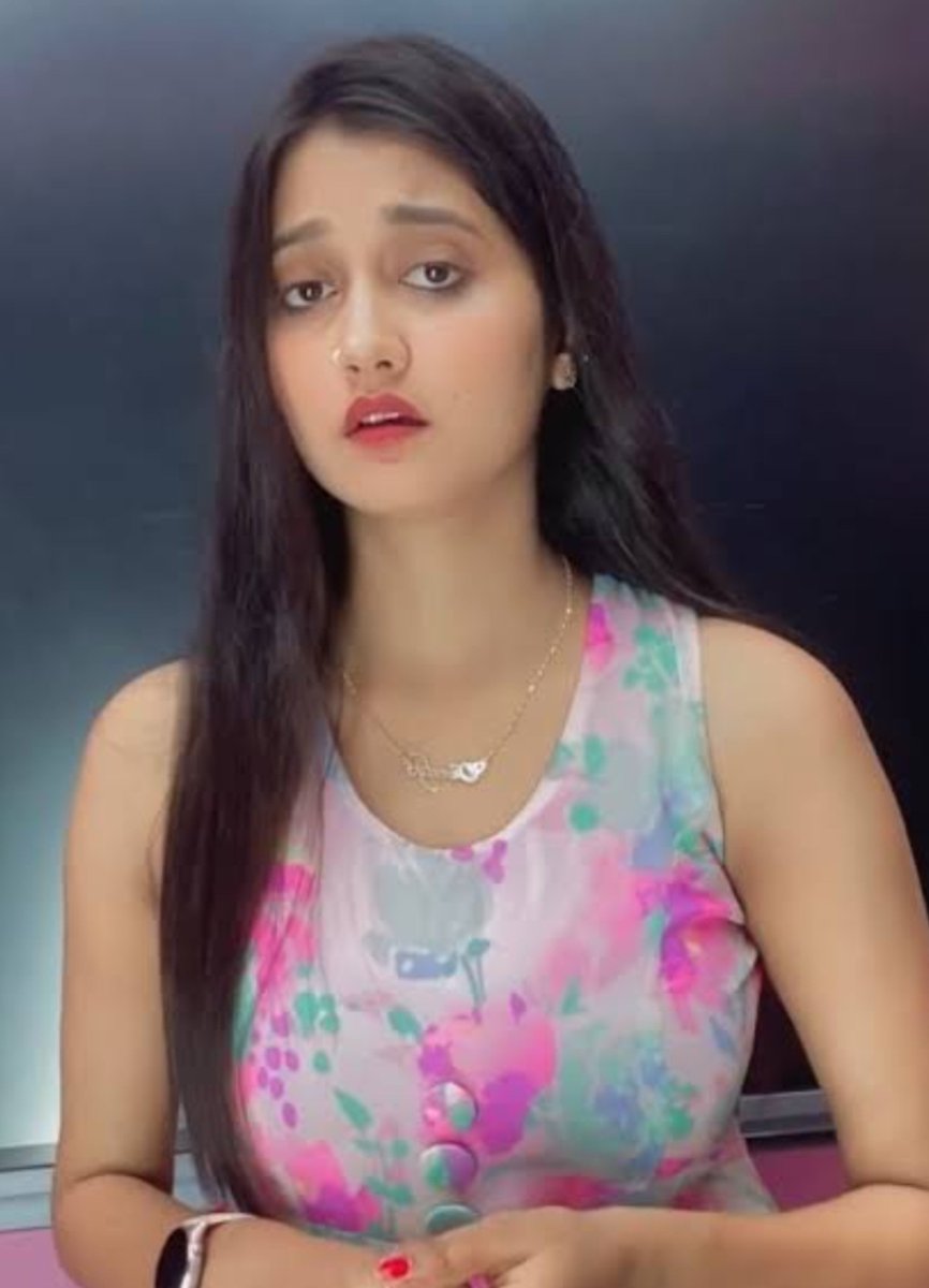 Shreyaa_7a's tweet photo. अंधभक्ति में लोग किस कदर गिर सकते हैं आप इस बात से अंदाजा लगा सकते ही हैं कि
बिहार की एक वीडियो बनाने वाली लड़की जिनका नाम स्वीटी सिंह है उनका बिहार दारोगा में कुछ नंबर कम होने की वजह से सिलेक्शन नहीं हुआ जिसके बाद 

पटना में एक धरना प्रदर्शन हुआ कि बिहार दारोगा भर्ती में पारदर्शिता नहीं थी दुबारा होना चाहिए जिसमें स्वीटी सिंह भी शामिल हुए जिसके बाद से 

बीजेपी की pr टीम लगातार स्वीटी सिंह को उल्टा सीधा बोल रही है उन लोगों का कहना है कि 

एक नाच गाना करने वाली लड़की बिहार दरोगा तो कभी चपरासी की नौकरी भी नहीं निकाल सकती है।

सोचिए स्वीटी सिंह पर क्या बीता होगा ये सुनकर ।