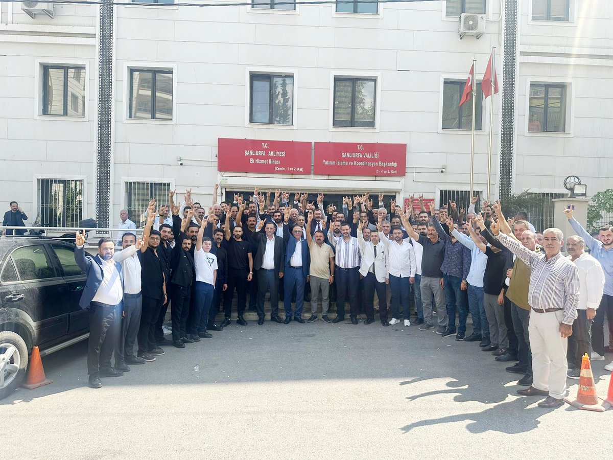MHP__Karakopru's tweet photo. İlçe Başkanımız Sn. Av. Mehmet Murat TOPAL ve Yönetim Kurulu Üyelerimizle birlikte; Milliyetçi Hareket Partisi Şanlıurfa İl Başkanlığımızın 10. Olağan Kongresi’nde yeniden İl Başkanımız olarak seçilen Sn. Ecz. Osman MUTLU Başkanımızın Şanlıurfa Yüksek Seçim Kurulundaki mazbatasını alma heyecanına ortak olduk.

​Şanlıurfa’mız ve Milliyetçi Hareket Partisi teşkilatımız için omuz omuza, aynı coşkuyla çalışmaya devam edeceğiz. İl Başkanımız Sn. Osman MUTLU Başkanımıza ve yönetimine yürekten başarılar diliyoruz. 

Allah utandırmasın, birliğimiz daim olsun! çıktığımız bu kutlu davada Rabbim yar ve yardımcımız olsun. 🇹🇷
