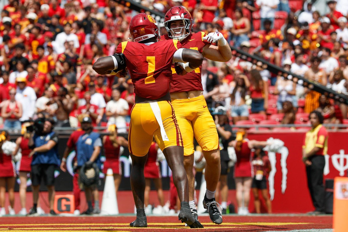 scoutandcoach's tweet photo. The Home Of Recruiting !!
C/o 26,27 &amp; 29 ! If You Are Interested In Being Recruited By University of Southern California (USC)Please COMMENT film, RETWEET &amp; DM us. We Are Sending Over Playmakers For Evaluation Now.
Parents &amp; Coaches Reach Out
@JucoRecruiting #recruiting https://t.co/retLWwYTLi