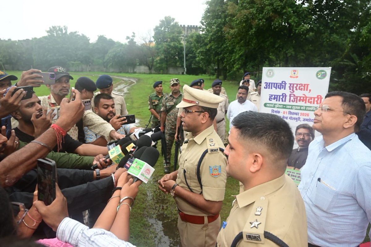 Jsr_police's tweet photo. माननीय मुख्यमंत्री श्री हेमन्त सोरेन के नेतृत्व में झारखंड पुलिस को आधुनिक संसाधनों एवं आवश्यक वाहनों से सुसज्जित कर पुलिसिंग व्यवस्था को और अधिक सक्षम एवं प्रभावी बनाया जा रहा है ।इसी क्रम में द्वितीय चरण के तहत आज दिनांक 01.09.2026 को पूर्वी सिंहभूम, 1/3 https://t.co/Bdi3B08M8O