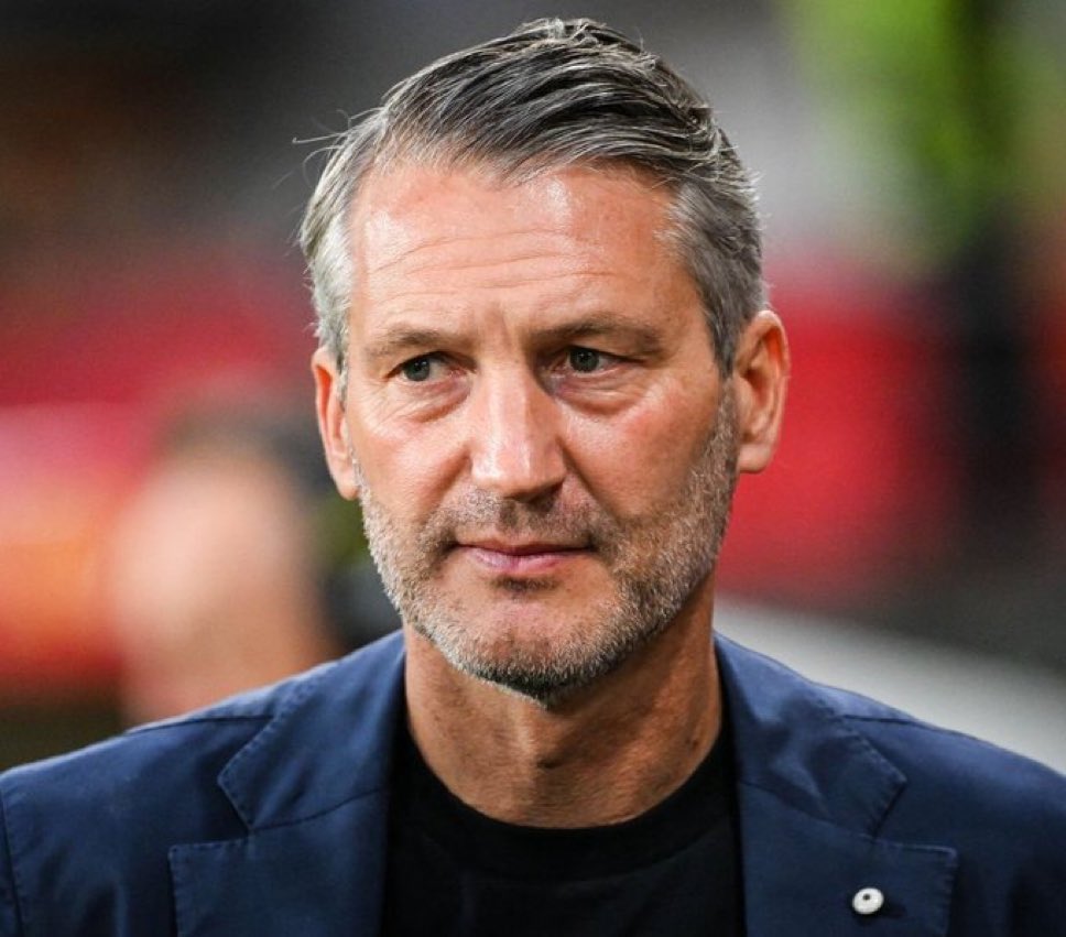 ActuFoot_'s tweet photo. LES VENTES DU LOSC CES DERNIÈRES SAISONS 😳❤️🤍

𝟵𝟱 𝗠€ 💰 - 🇲🇦 Ayyoub Bouaddi (Manchester City)
𝟴𝟬 𝗠€ 💰 - 🇨🇮 Nicolas Pépé (Arsenal)
𝟳𝟴 𝗠€ 💰 - 🇳🇬 Victor Osimhen (Naples)
𝟳𝟬 𝗠€ 💰 - 🇫🇷 Leny Yoro (Manchester United)
𝟲𝟬 𝗠€ 💰 - 🇧🇪 Fernandez Pardo (Newcastle)
𝟱𝟬 𝗠€ 💰 - 🇵🇹 Rafael Leão (AC Milan)
𝟰𝟬 𝗠€ 💰 - 🇫🇷 Lucas Chevalier (PSG)
𝟯𝟳 𝗠€ 💰 - 🇳🇱 Sven Botman (Newcastle)
𝟯𝟱 𝗠€ 💰 - 🇧🇪 Amadou Onana (Everton)
𝟯𝟱 𝗠€ 💰 - 🇫🇷 Bafodé Diakité (Bournemouth)
𝟮𝟳 𝗠€ 💰 - 🇨🇲 Carlos Baleba (Brighton)
𝟮𝟲 𝗠€ 💰 - 🇧🇷 Gabriel (Arsenal)
𝟮𝟮 𝗠€ 💰 - 🇧🇷 Thiago Mendes (OL)
𝟮𝟬 𝗠€ 💰 - 🇫🇷 Boubakary Soumaré (Leicester)

Olivier Létang. 👏