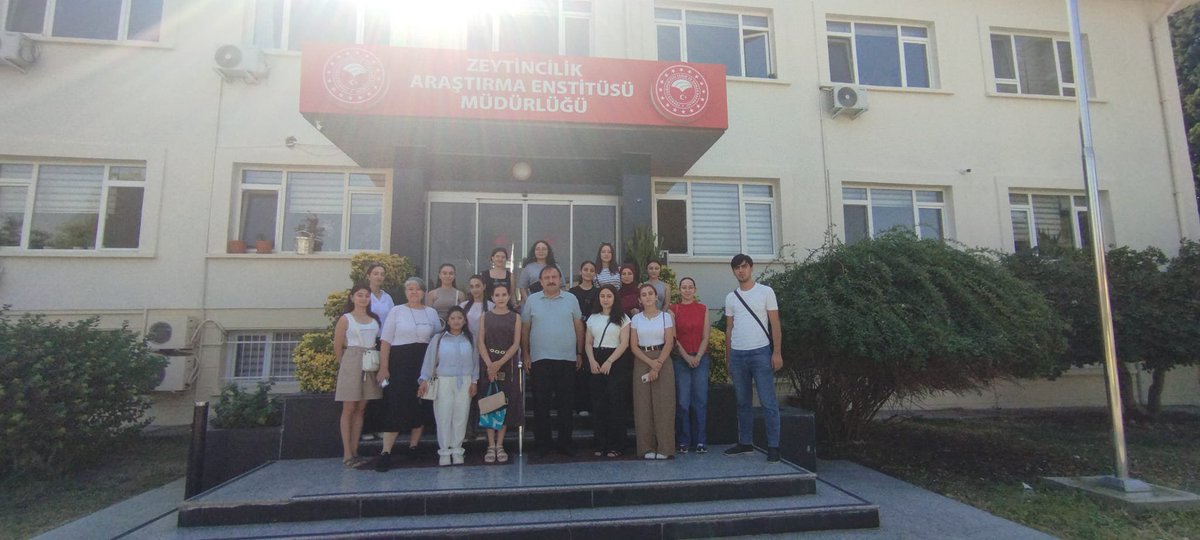 izmirzae's tweet photo. Ege Üniversitesi Ziraat Fakültesi Bitki Koruma Bölümü Çift Diploma Programı kapsamında eğitim gören Azerbaycanlı öğrenciler, Prof. Dr. Pervin KINAY TEKSÜR eşliğinde Enstitümüzü ziyaret etti.
#Tagem #tarımormanbakanlığı #zeytincilik #bitkikoruma #egeüniversitesi https://t.co/OWbGYxzdfG