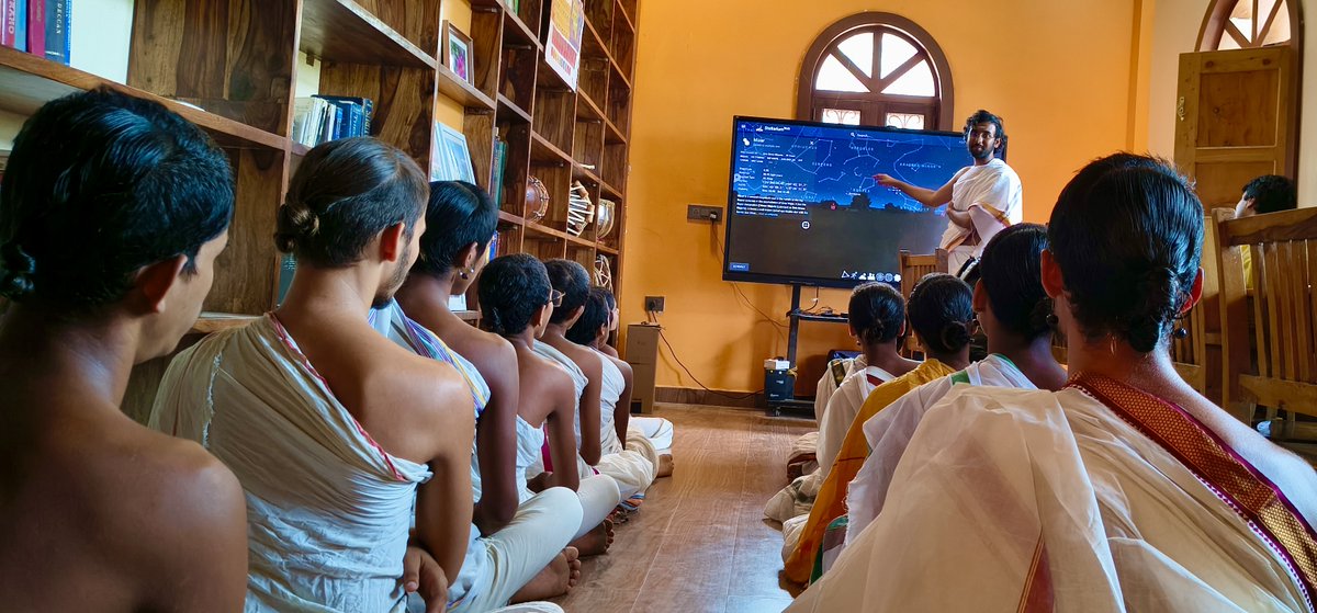 vaidikabharata's tweet photo. नक्षत्राणि वा अपामायतनम् । आयतनवान् भवति । 
यो नक्षत्राणामायतनं वेद । आयतनवान् भवति । 
आपो वै नक्षत्राणामायतनम् । आयतनवान् भवति । 
य एवं वेद । योपामायतनं वेद । आयतनवान् भवति ॥

Very grateful to Shri @AnikethGanesh ji, for taking time out of his busy schedule and giving a scintillating experience to our Brahmachari-s. 
Nothing can expand a teenage boy's field of imaginations, faster than even Gravity, as can some hours spent wondering about the wonder that is this infinite Cosmos!

ऋ॒तस्य॑ च॒ वै स स॒त्यस्य॑ च॒ सूर्य॑स्य च च॒न्द्रस्य॑ च॒ नक्ष॑त्राणां च प्रि॒यं धाम॑ भवति॒ य ए॒वं वेद॑ ॥ Atharva Veda: 15/6/6

PS: in the QR code, you can find links to our Brochure pdf, our social media profiles, link to contribute for our support, etc.